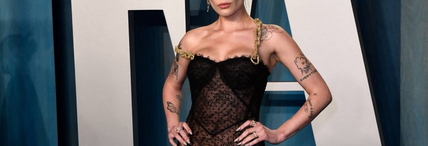 Halsey parle de ses « sentiments complexes » après sa fausse couche lors d'un concert en direct en 2015