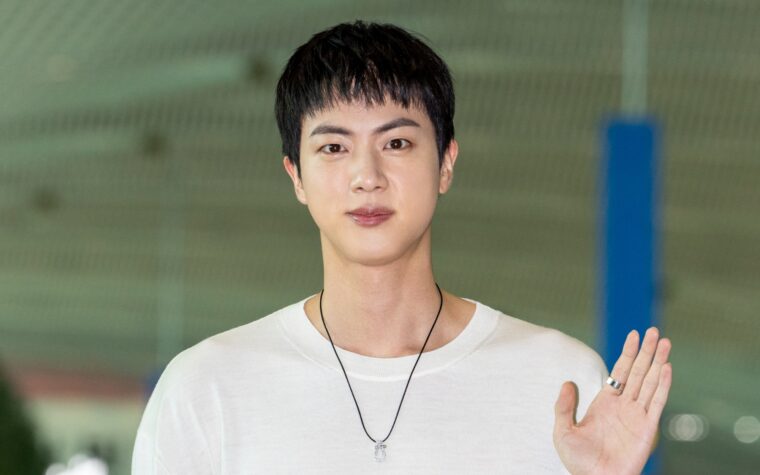 Jin, membre du groupe BTS, rejoint le casting de l'émission de variétés Netflix « Kian's Bizarre B&B »