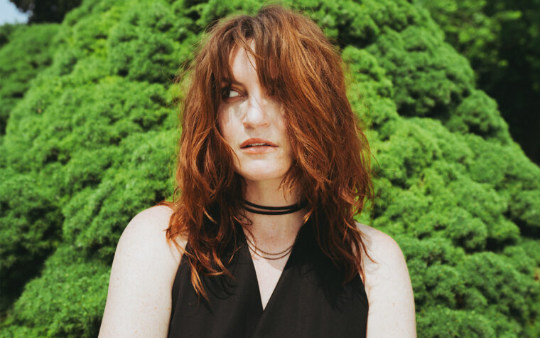 Katie Gavin de MUNA sort son nouveau single solo « Casual Drug Use »