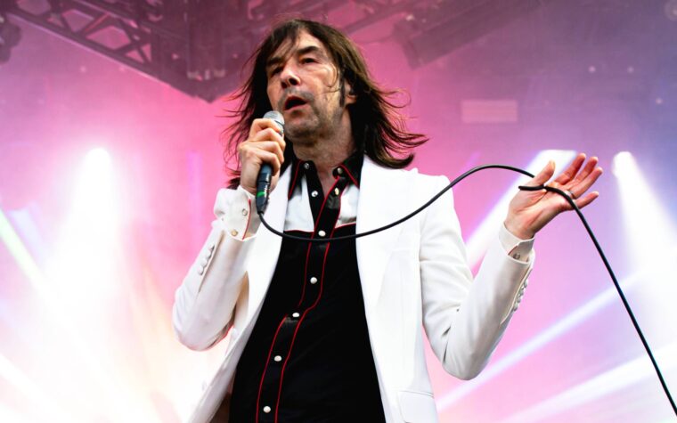 L'équipe Primal Scream s'associe pour créer un maillot « Palestinedelica » pour l'équipe de football des réfugiés