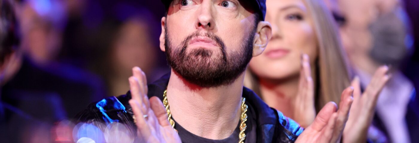 La fille d'Eminem, Hailie Jade, a déclaré qu'elle avait « pleuré à haute voix » en écoutant sa nouvelle musique La fille d'Eminem, Hailie Jade, a déclaré qu'elle avait « pleuré à haute voix » en écoutant sa nouvelle musique