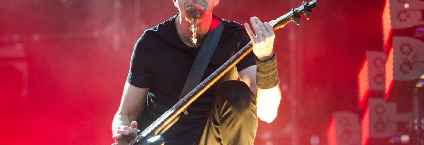 Le bassiste de System Of A Down annonce un nouveau projet, Seven Hours After Violet, et prévoit un premier album