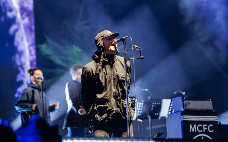 Liam Gallagher dédie « Half The World Away » à « Noel fucking Gallagher » à Reading 2024