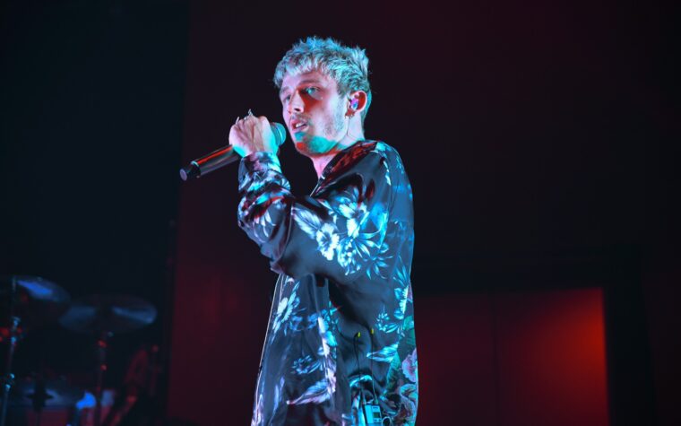 Machine Gun Kelly dit avoir perdu 50 000 $ en jouant au Blackjack à Las Vegas