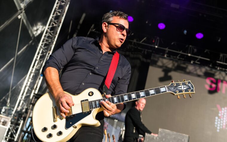 Manic Street Preachers devrait sortir son nouveau single « Decline & Fall » plus tard cette semaine
