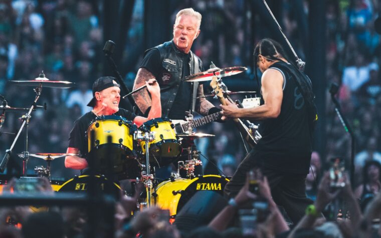 Metallica rend hommage à un fan décédé en plein concert à Edmonton