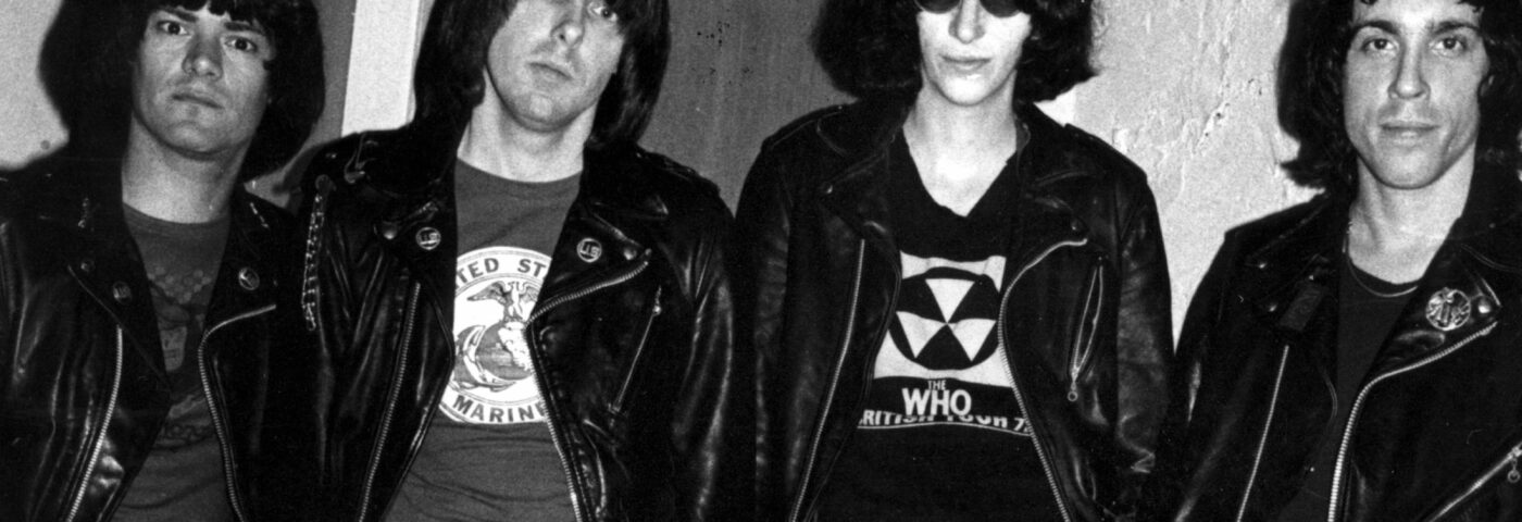 NYC Ferry annonce des trajets sur le thème des Ramones pour célébrer le 50e anniversaire de leur tout premier spectacle