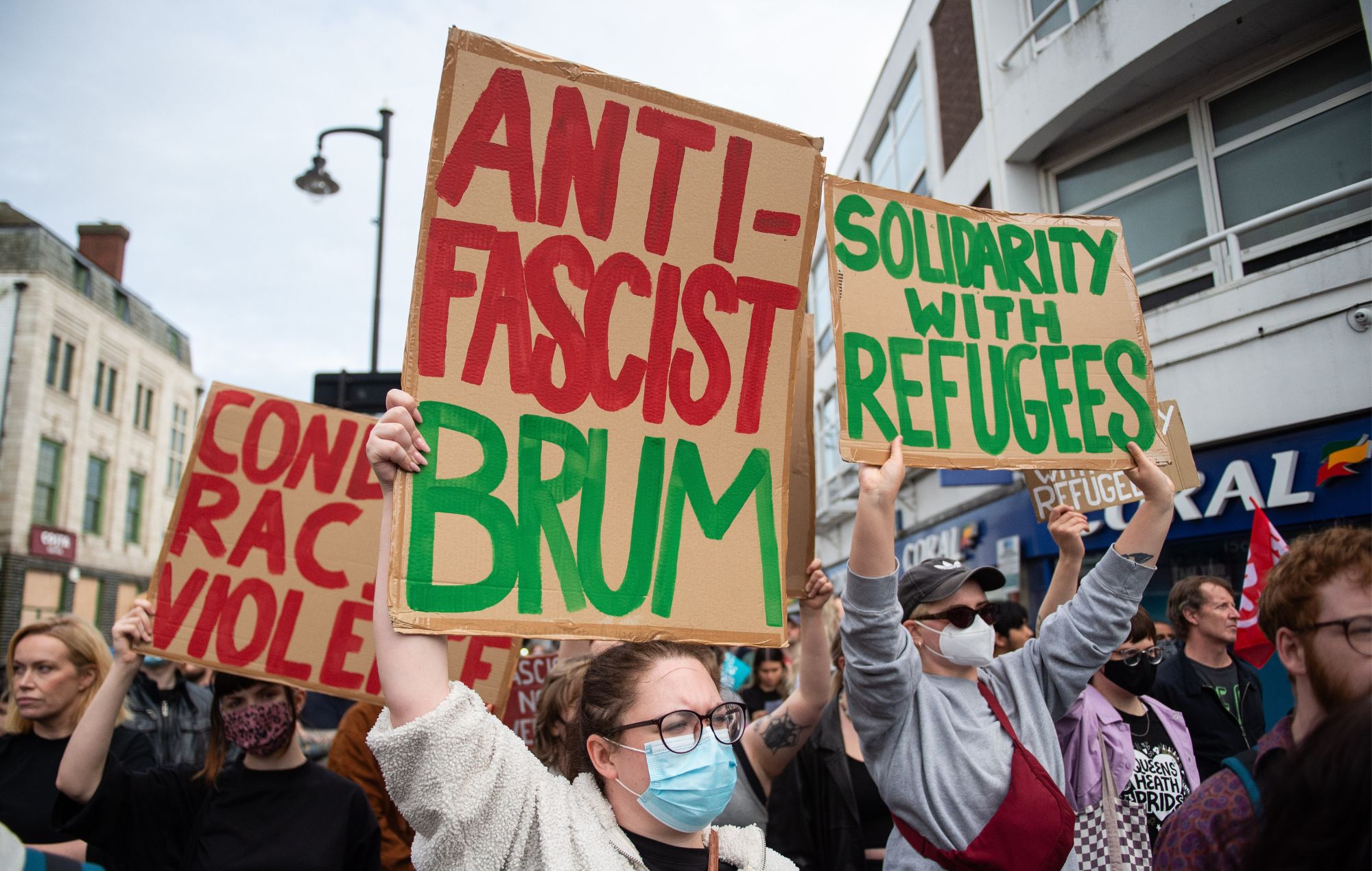 Des centaines de manifestants antiracistes se rassemblent à Birmingham le 7 août 2024