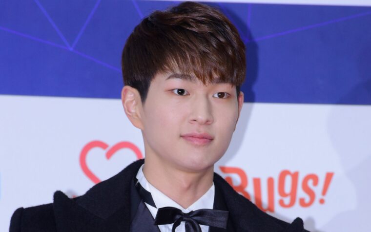 Onew de SHINee révèle les raisons de son départ de SM Entertainment