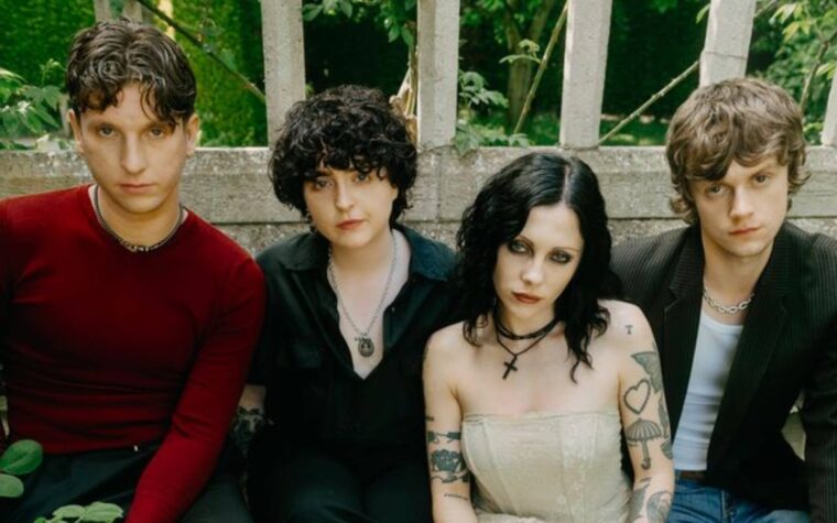 Pale Waves fait face au rejet de son nouveau single de rêve « Gravity »