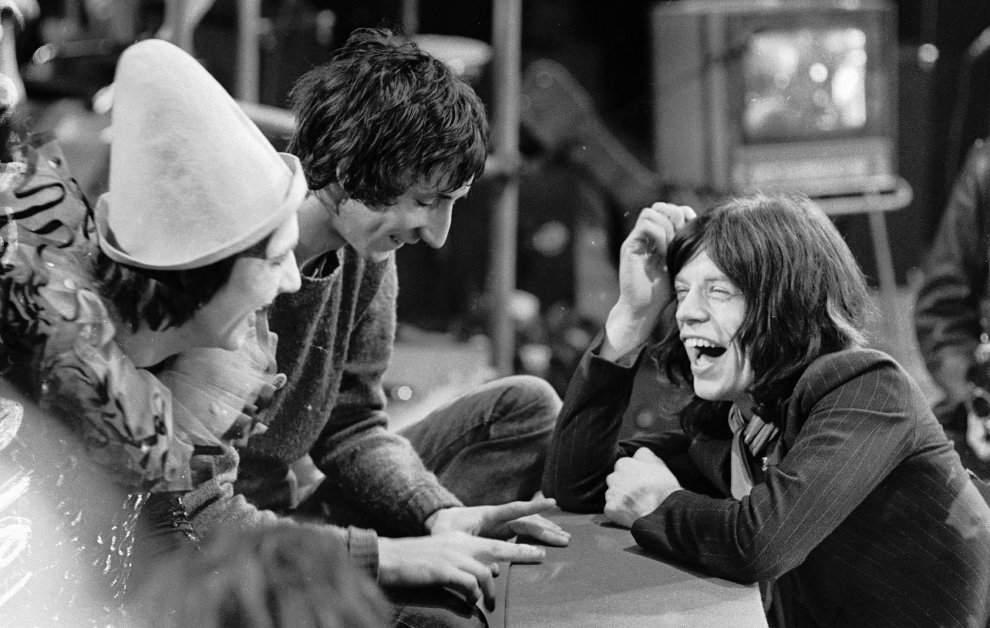 Mick Jagger, Keith Moon et Pete Townshend, lors du tournage du film « Rock 'n' Roll Circus » des Rolling Stones (Photo de David Cairns/Express/Getty Images)