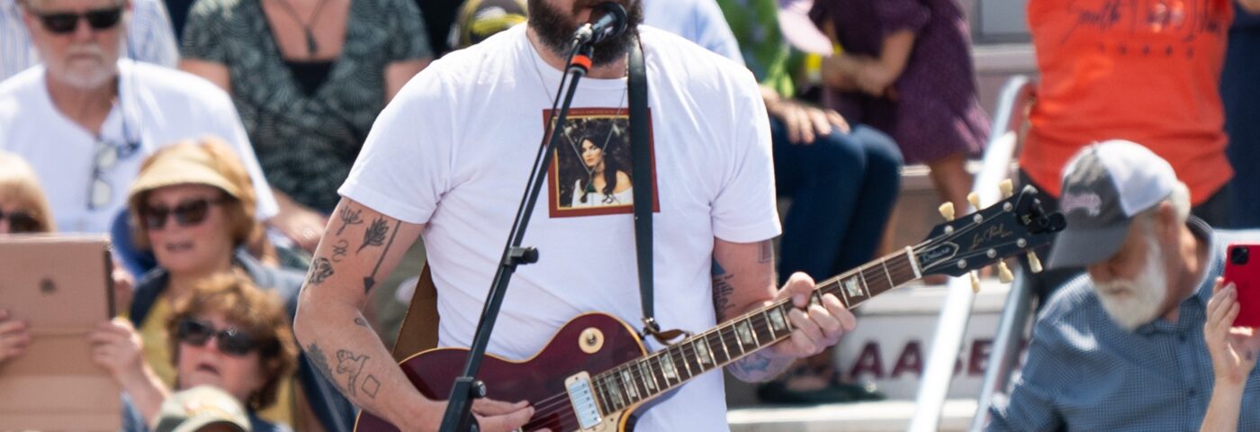 Regardez Bon Iver se produire au rassemblement de Kamala Harris dans le Wisconsin