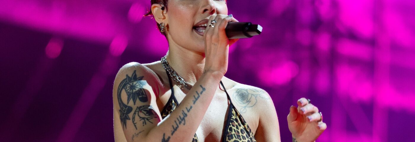Regardez Halsey interpréter sa nouvelle chanson « Ego » en live lors d'un concert surprise et intime de KOKO à Londres