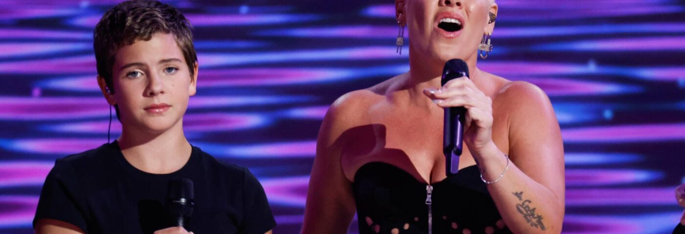 Regardez P!nk interpréter « What About Us » avec sa fille pour clôturer la Convention nationale démocrate Regardez P!nk interpréter « What About Us » avec sa fille pour clôturer la Convention nationale démocrate