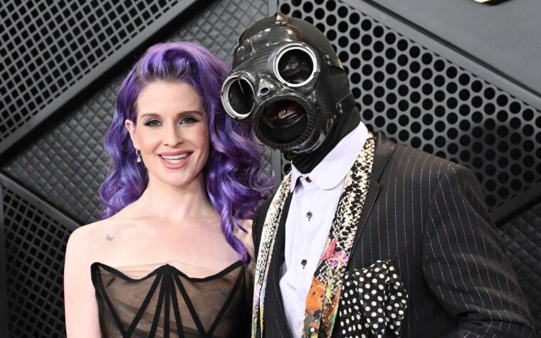 Sid Wilson, le chanteur de Slipknot, déclare que son « visage a pratiquement fondu du nez vers le bas » après un incendie