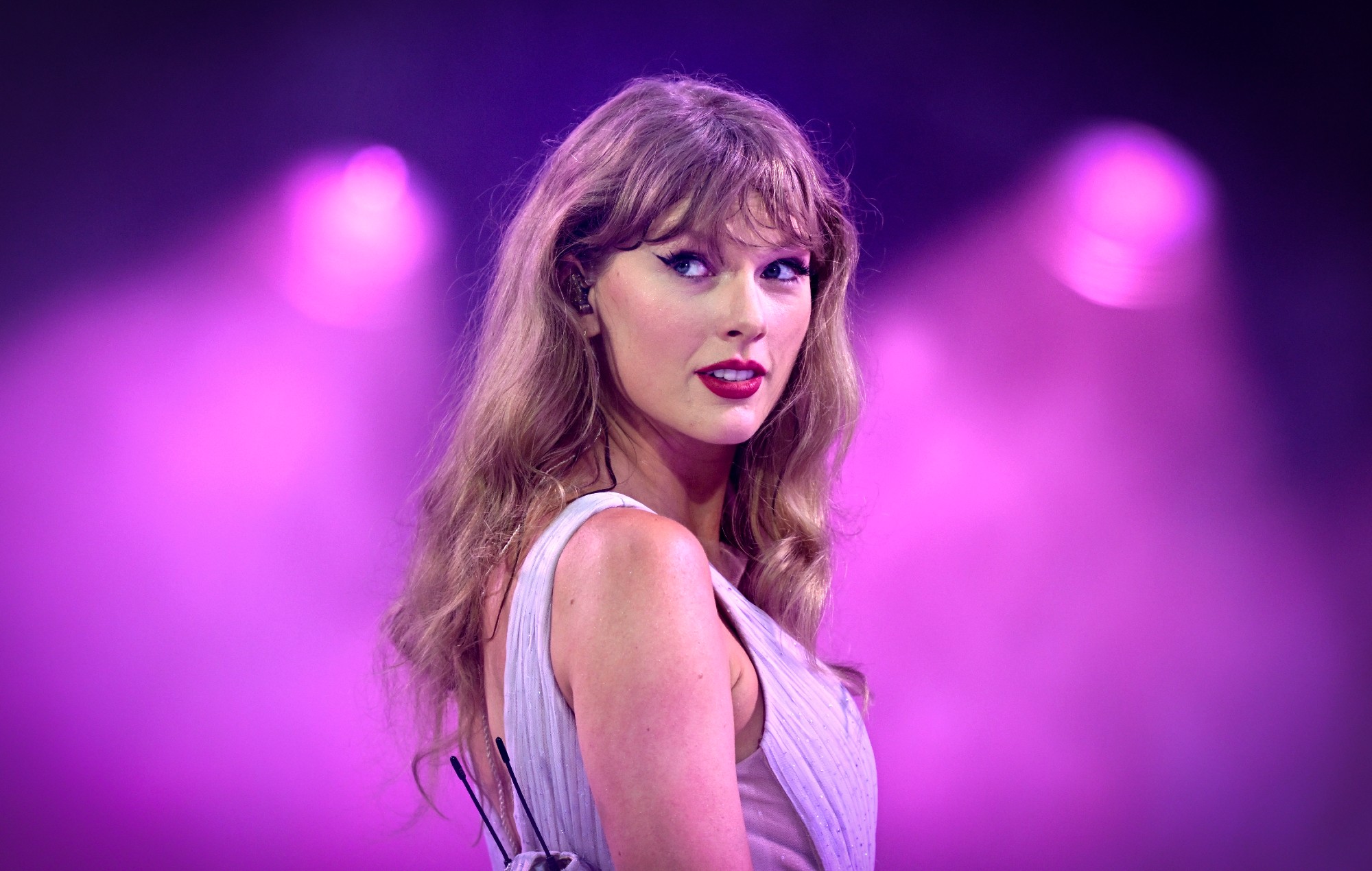 Taylor Swift se produit lors de la tournée « Eras Tour » au stade de Wembley