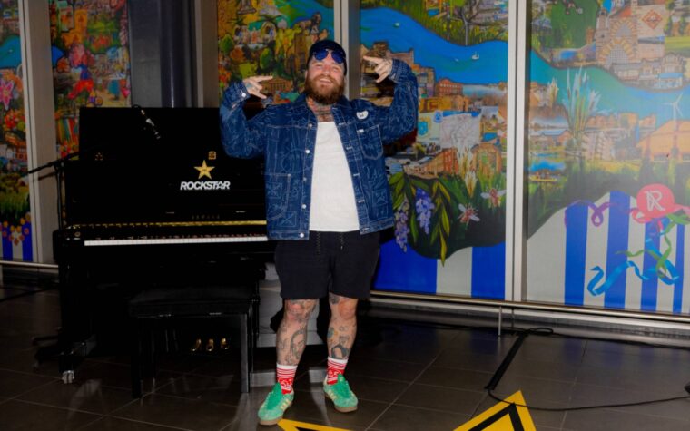Teddy Swims réalise une performance surprise à la gare avant Reading & Leeds