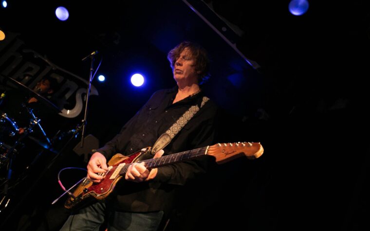 Thurston Moore partage sa nouvelle chanson captivante et tragique « The Diver »