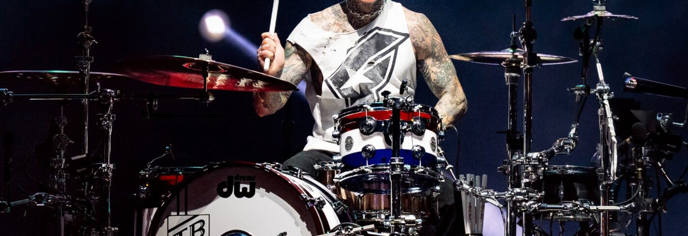 Travis Barker partage des informations sur le nouveau matériel de Blink-182
