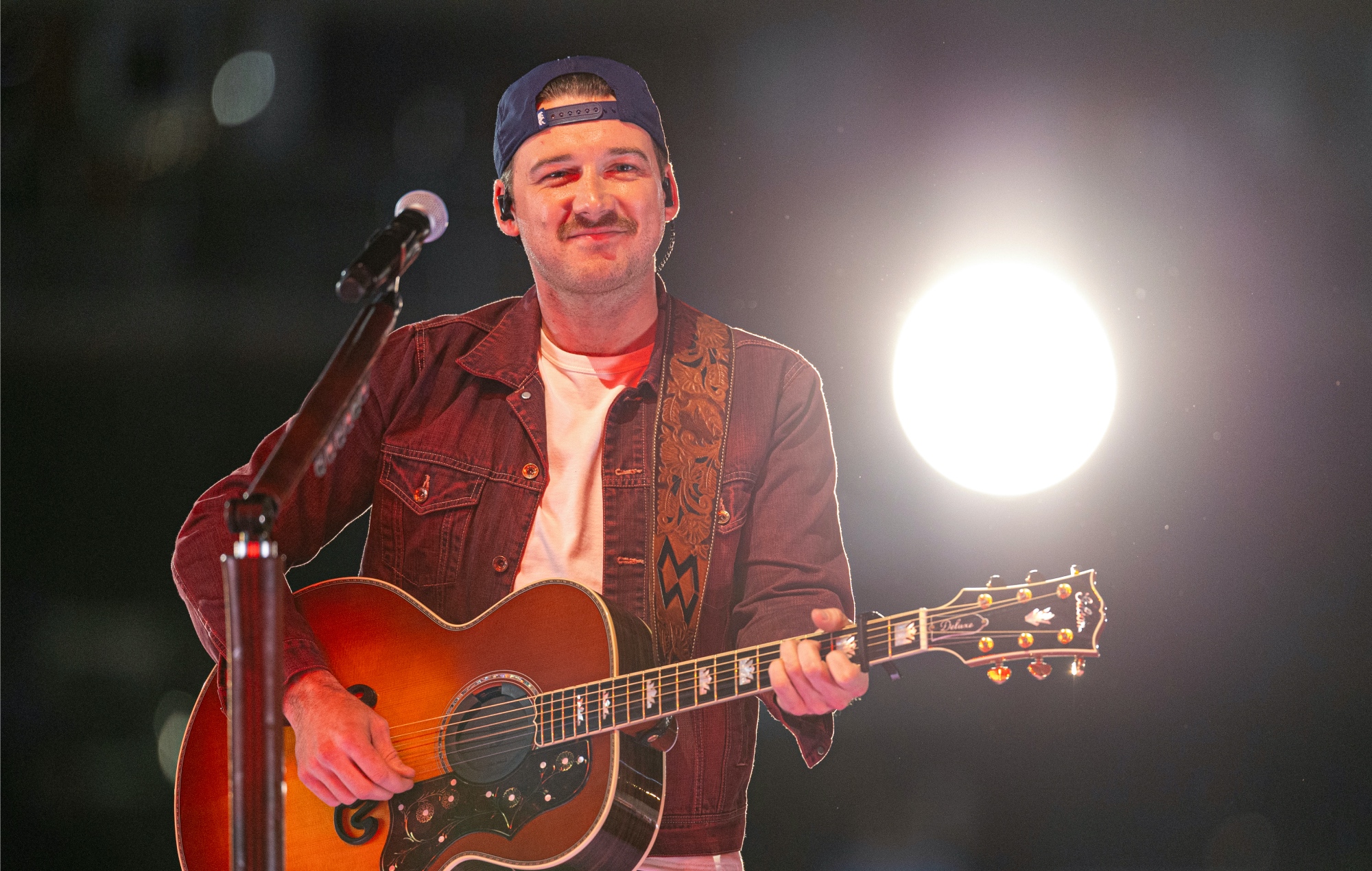 Morgan Wallen en concert sur scène