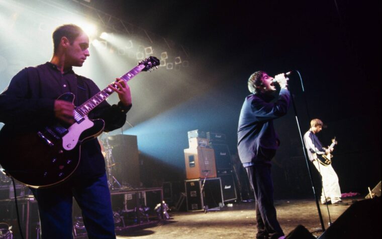 Voici Bonehead qui revient sur le temps passé dans Oasis – et la première couverture d'Oasis