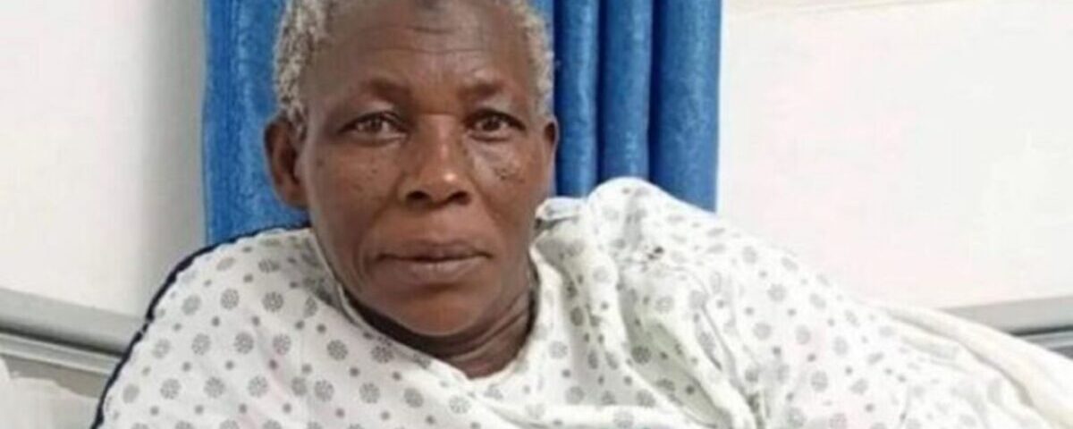 Une femme de 70 ans donne naissance à des jumeaux, le père prend la fuite