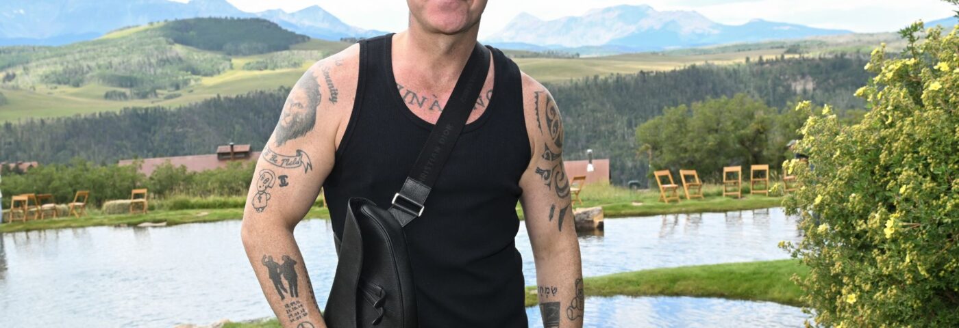 Robbie Williams promet un nouvel album à venir et dit qu'il « construit également des hôtels »