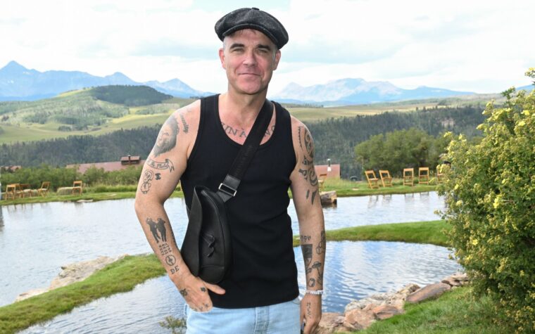 Robbie Williams promet un nouvel album à venir et dit qu'il « construit également des hôtels »