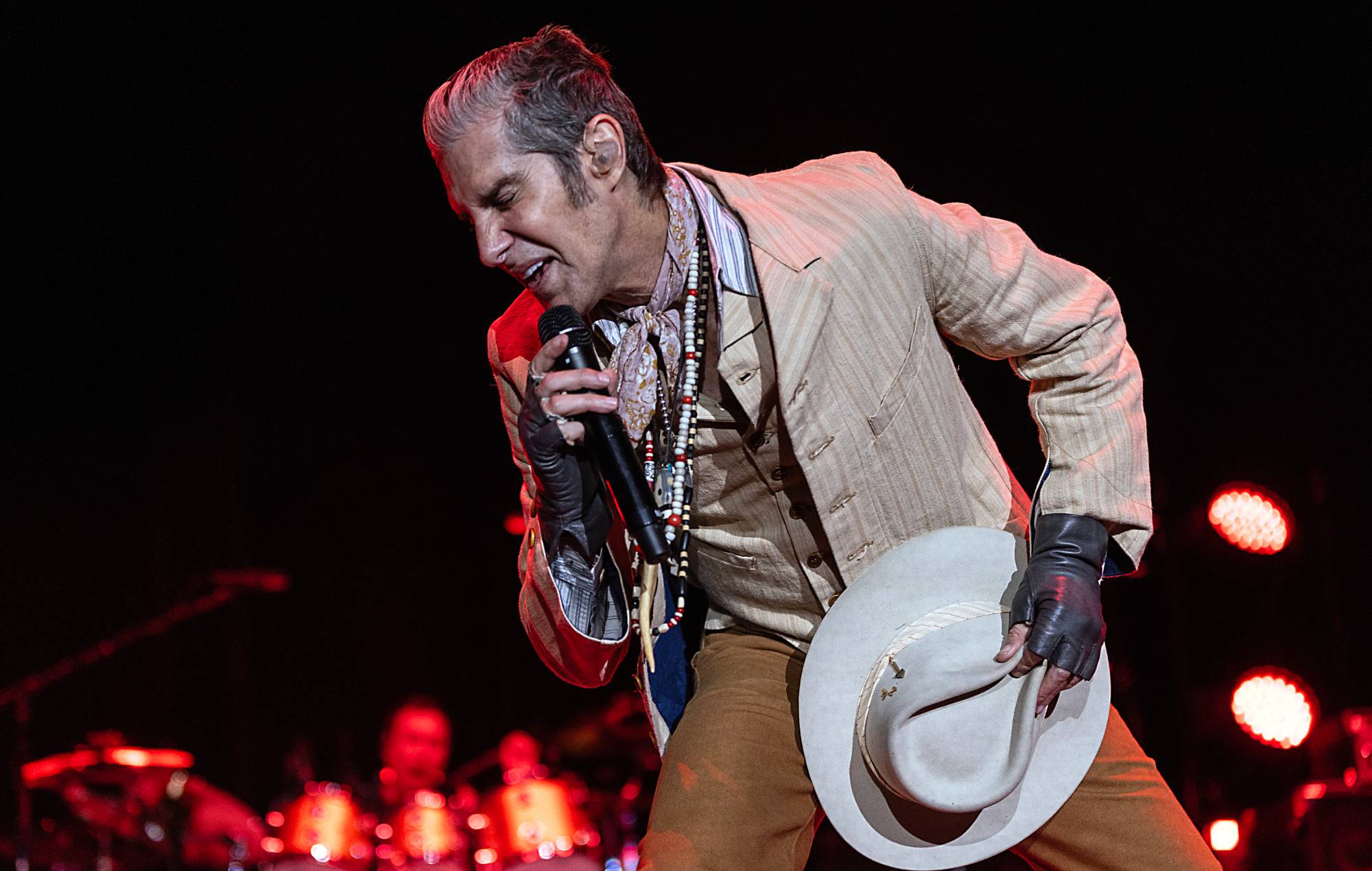   Perry Farrell de Jane's Addiction se produit au Red Hat Amphitheatre le 3 septembre 2024 à Raleigh, en Caroline du Nord. (Photo de Jeff Hahne/Getty Images)