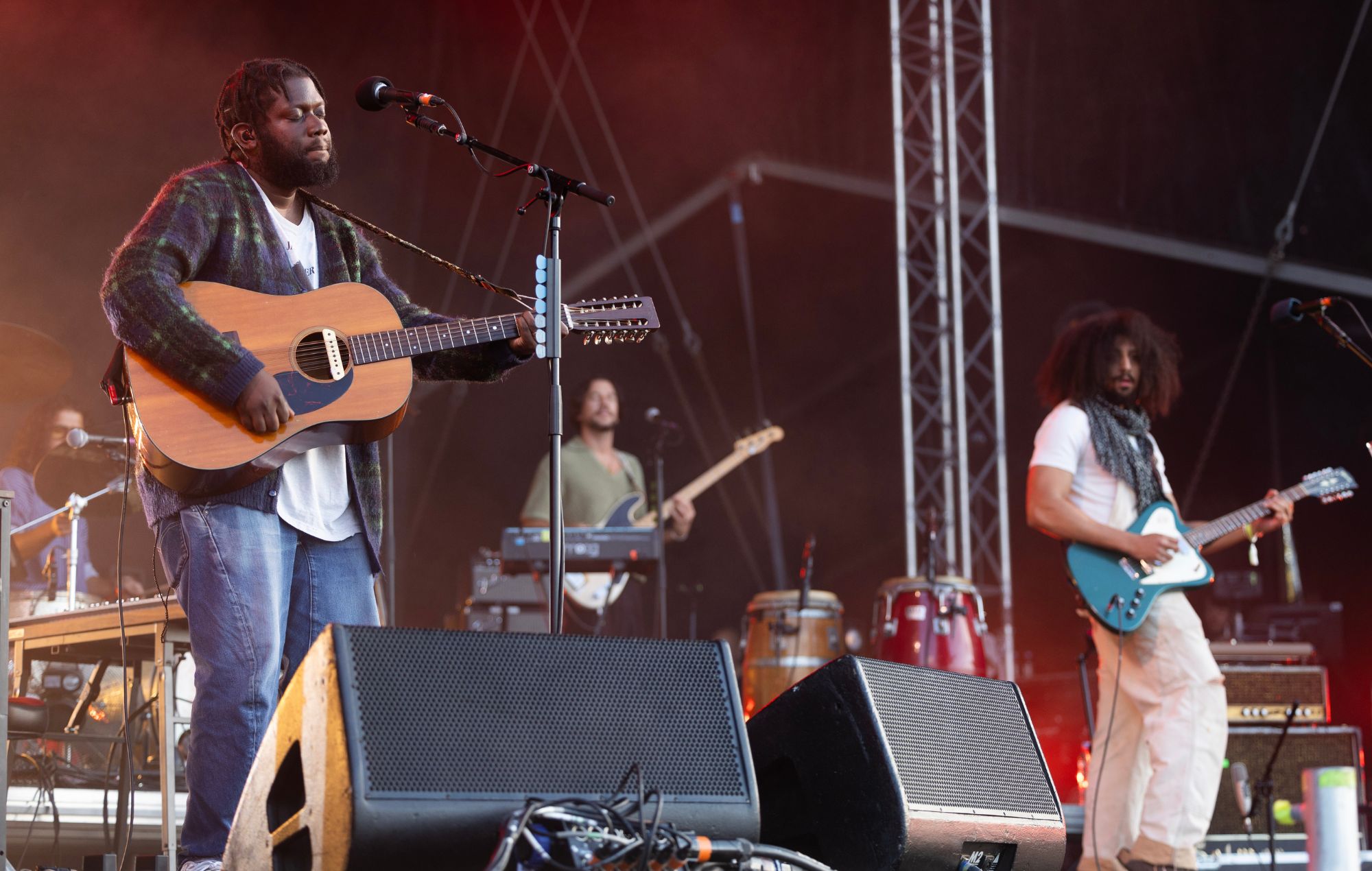 Michael Kiwanuka se produit en 2024.