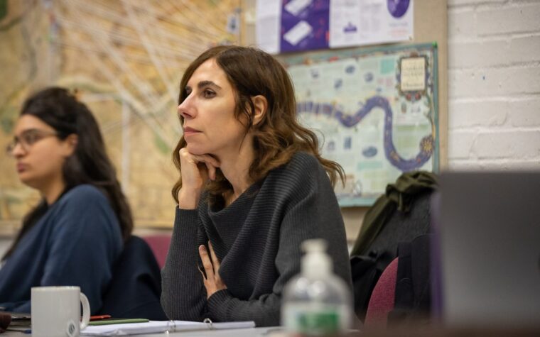 PJ Harvey partage le nouveau morceau « Holloway » de « London Tide »