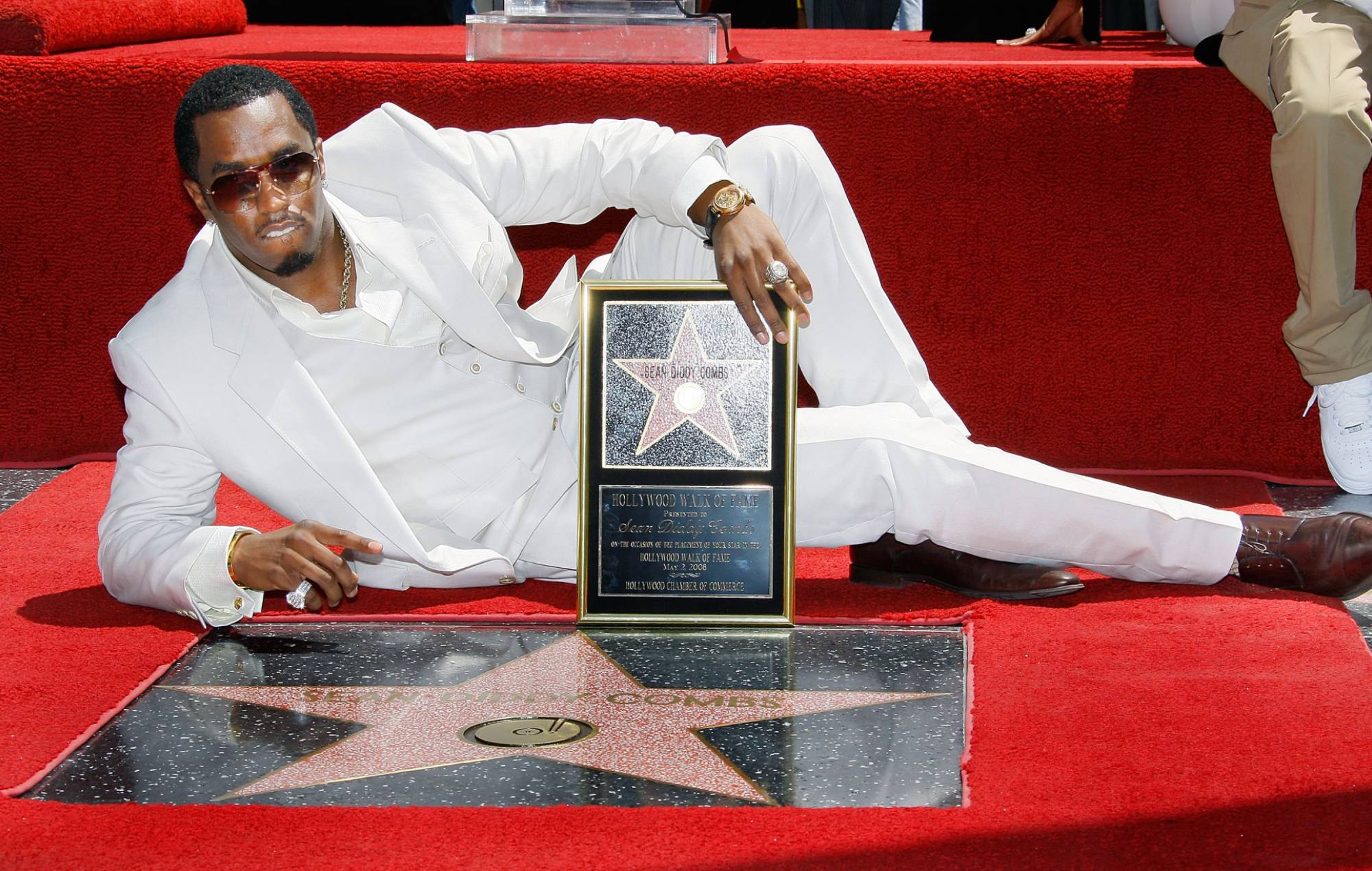 Sean « Diddy » Combs assiste à la cérémonie qui lui a rendu hommage en lui décernant une étoile sur le Hollywood Walk of Fame, le 2 mai 2008, sur Hollywood Boulevard à Hollywood, en Californie. (Photo de Vince Bucci/Getty Images)