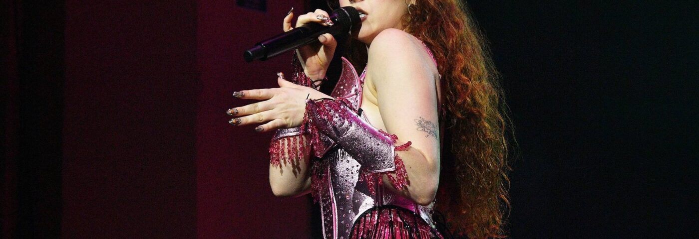 Chappell Roan explique pourquoi elle ne ressent « aucune pression » pour soutenir officiellement un candidat à la présidentielle