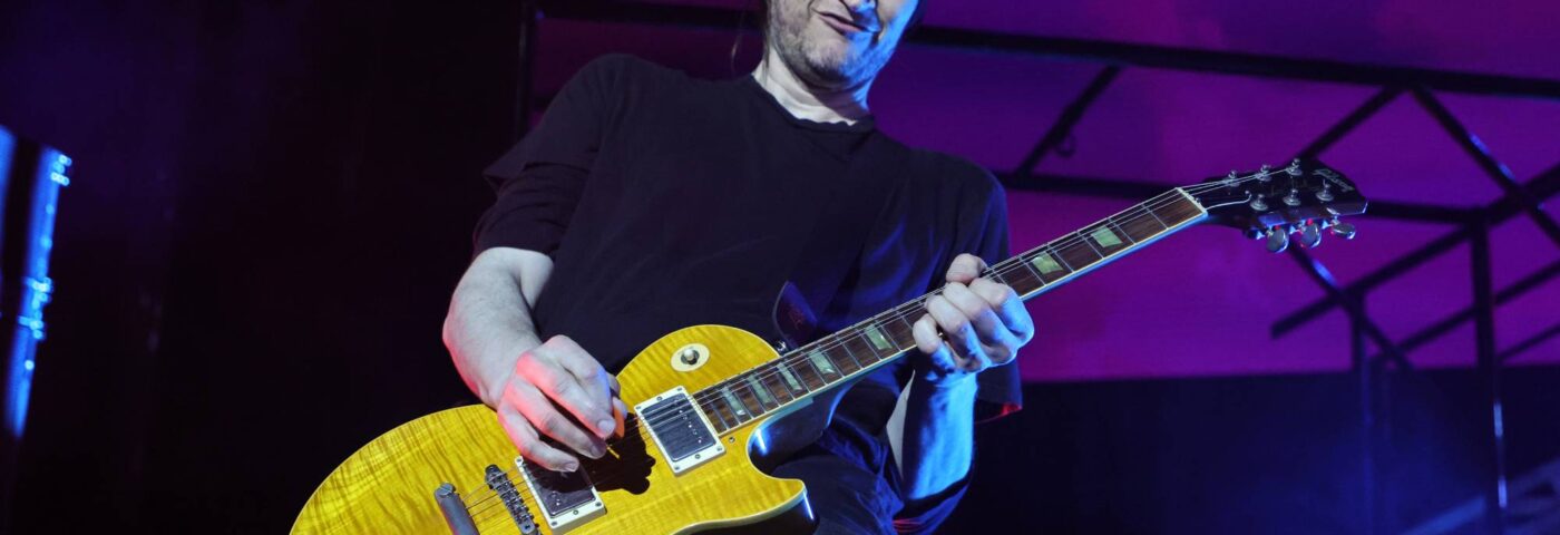 L'ancien guitariste des Red Hot Chili Peppers, Josh Klinghoffer, sera inculpé d'homicide involontaire au volant