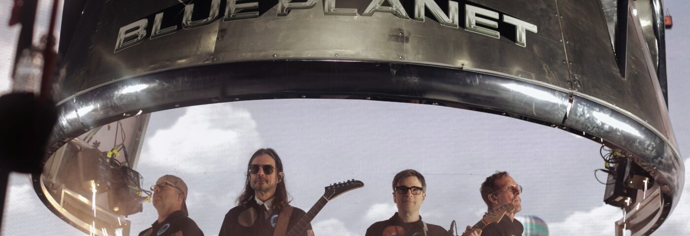 Weezer annonce le film du concert du 30e anniversaire de « The Blue Album »