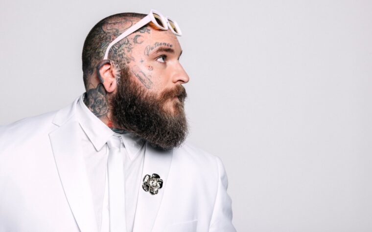 Teddy Swims annonce la suite de son premier album avec "I've Tried Everything But Therapy (Part 2)"