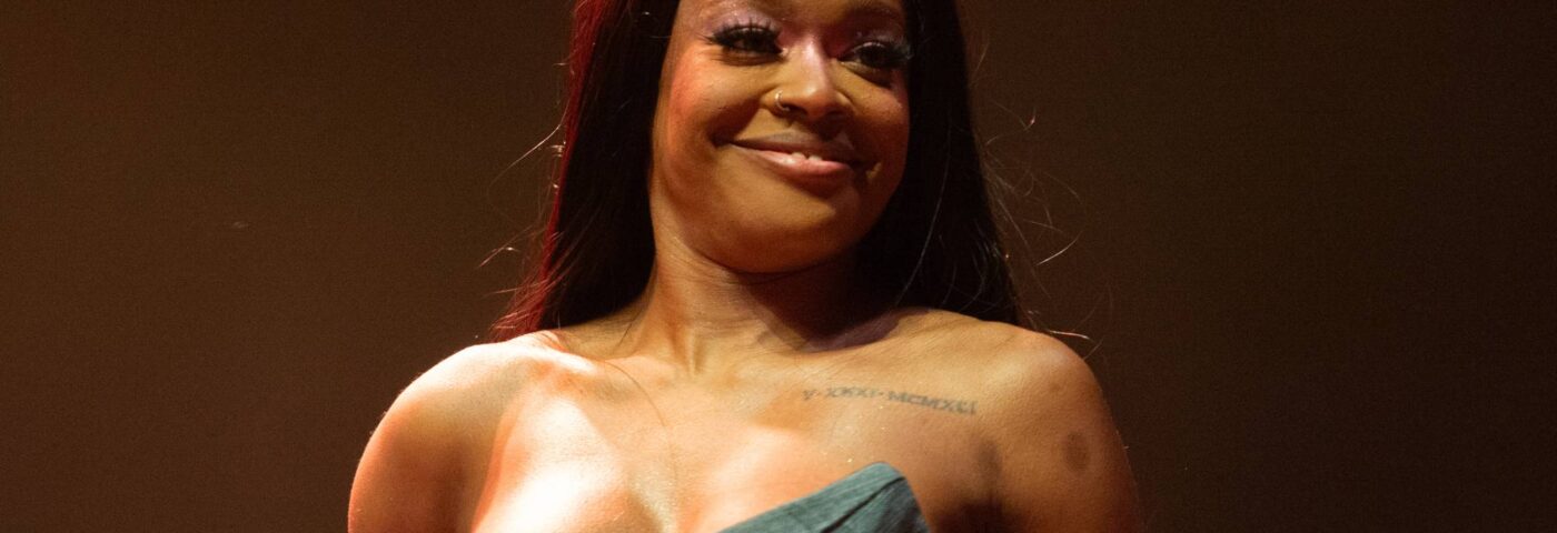 Azealia Banks compare l'étal de poisson de Birmingham qui l'a rendue malade au marché humide de Wuhan
