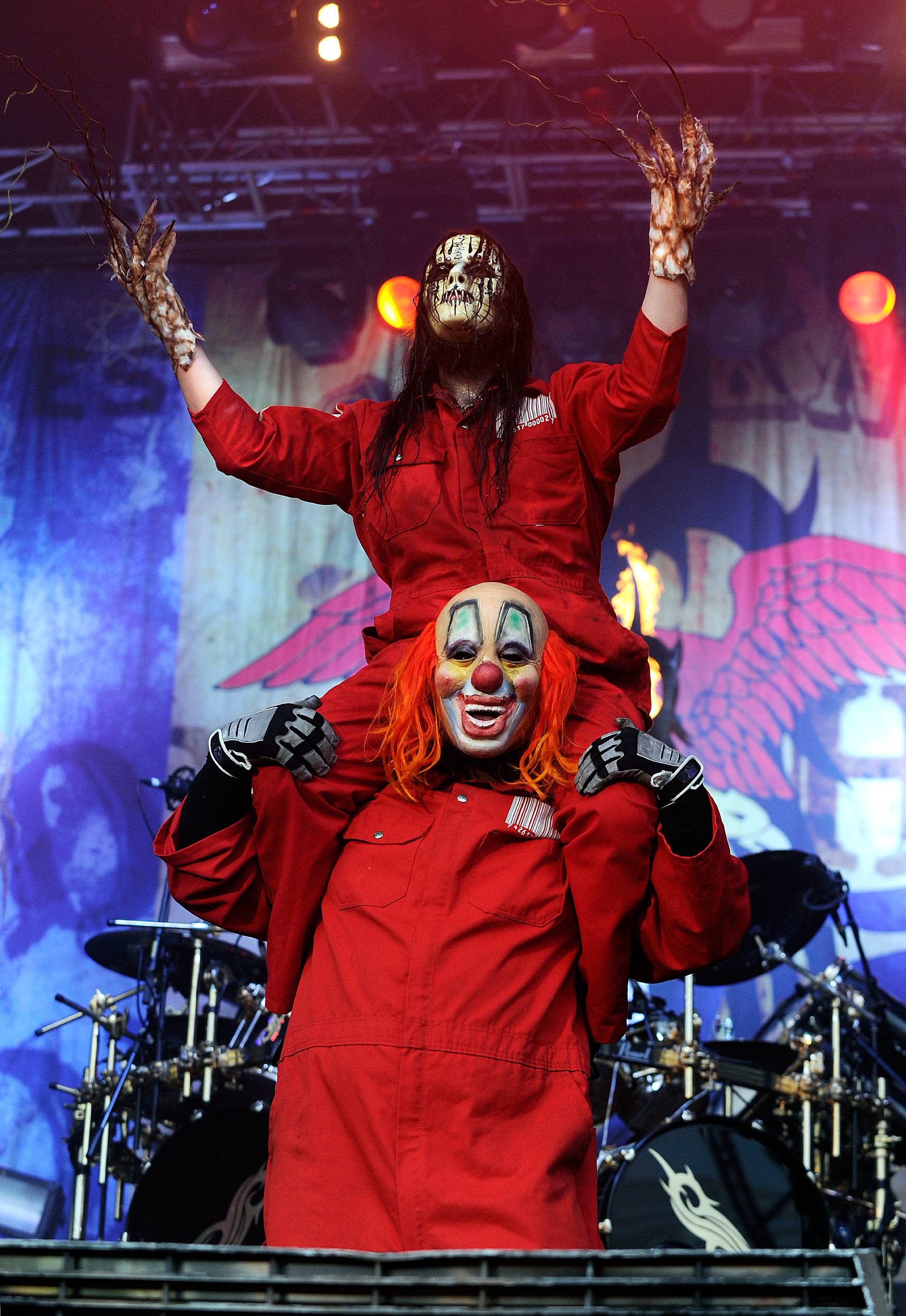 Joey Jordison et Shawn Crahan de Slipknot se produisent sur scène au Soundwave Music Festival au Sydney Olympic Park le 26 février 2012 à Sydney, en Australie. (Photo de Martin Philbey/Redferns)