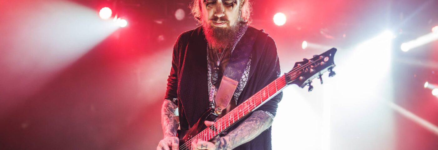 Dave Navarro s'excuse auprès des groupes de soutien pour le « résultat terrible » de la tournée annulée de Jane's Addiction