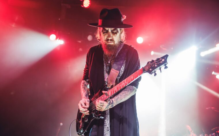 Dave Navarro s'excuse auprès des groupes de soutien pour le « résultat terrible » de la tournée annulée de Jane's Addiction