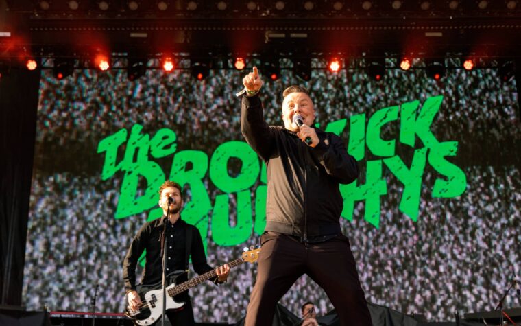 Dropkick Murphys partage son nouveau single frénétique « Sirens » et annonce une tournée au Royaume-Uni en 2025