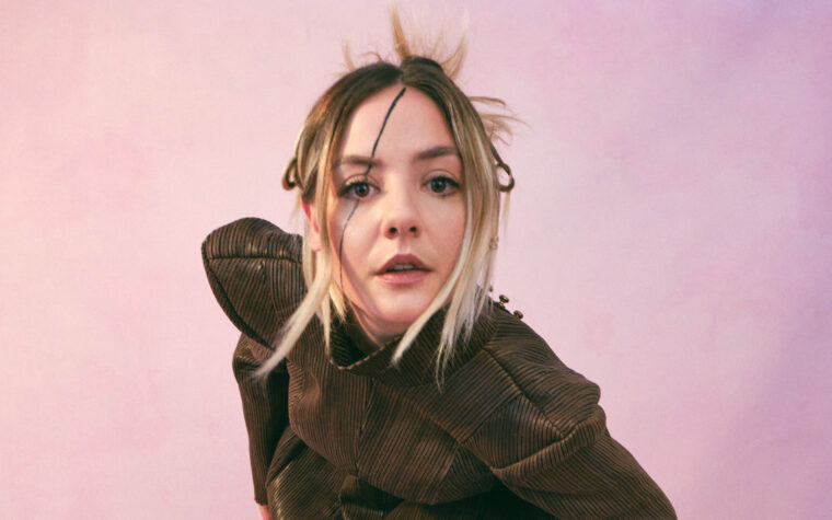Écoutez la playlist exclusive de Dora Jar pour The Cover