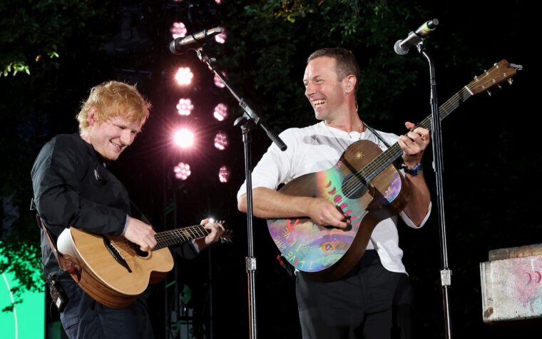 Ed Sheeran et Chris Martin de Coldplay jouent un set surprise au Global Citizen