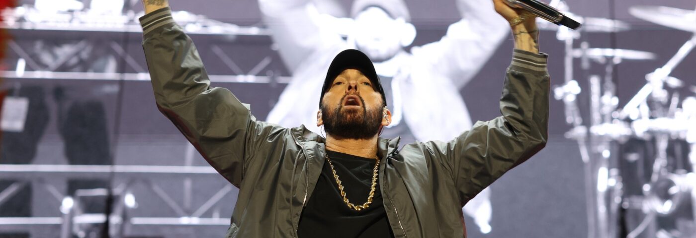 Eminem annonce une « édition étendue pour les amoureux » pour « The Death Of Slim Shady »