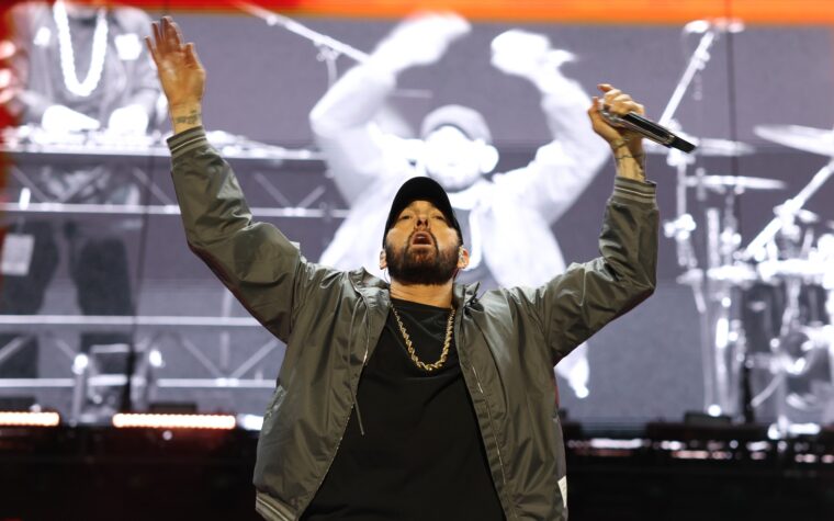 Eminem annonce une « édition étendue pour les amoureux » pour « The Death Of Slim Shady »