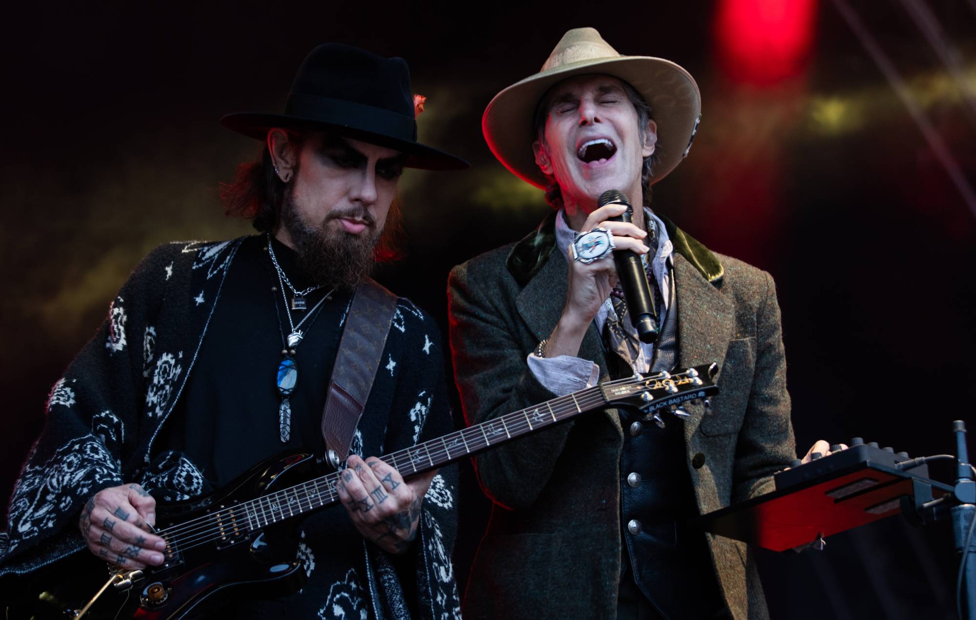 Perry Farrell et Dave Navarro de Jane's Addiction