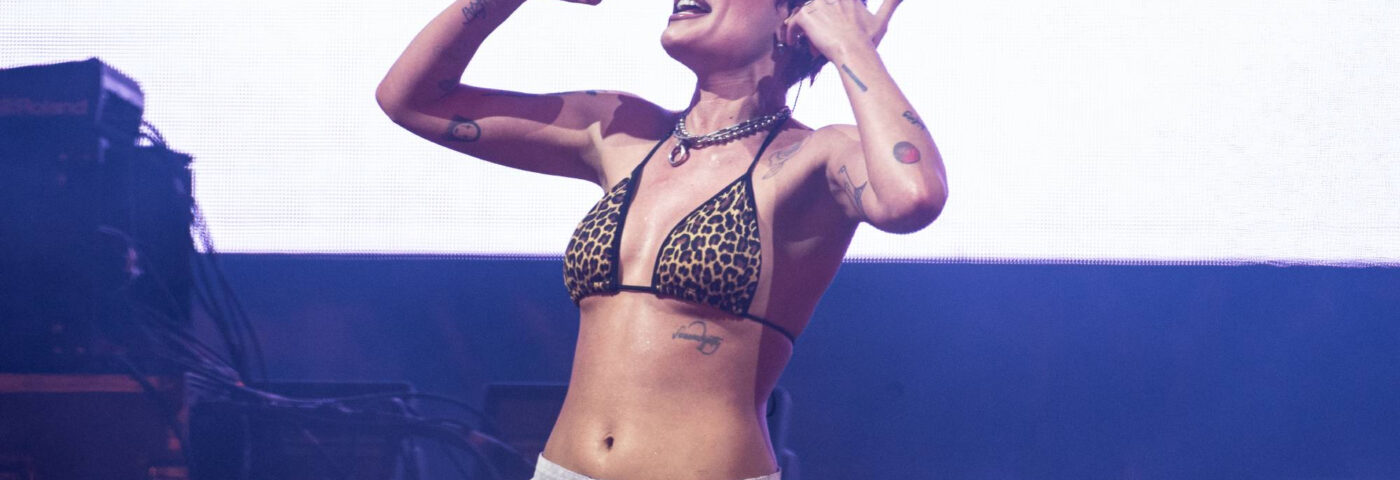 Halsey lance une chasse au trésor mondiale pour révéler la pochette de son album