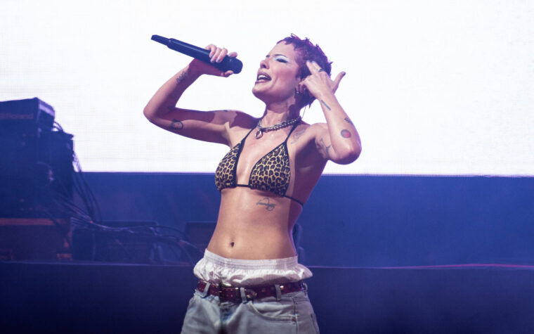 Halsey lance une chasse au trésor mondiale pour révéler la pochette de son album