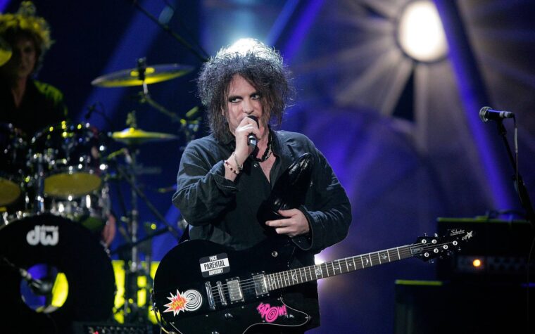 Robert Smith de The Cure affirme que la tarification dynamique des billets est une « arnaque » et « motivée par la cupidité ».