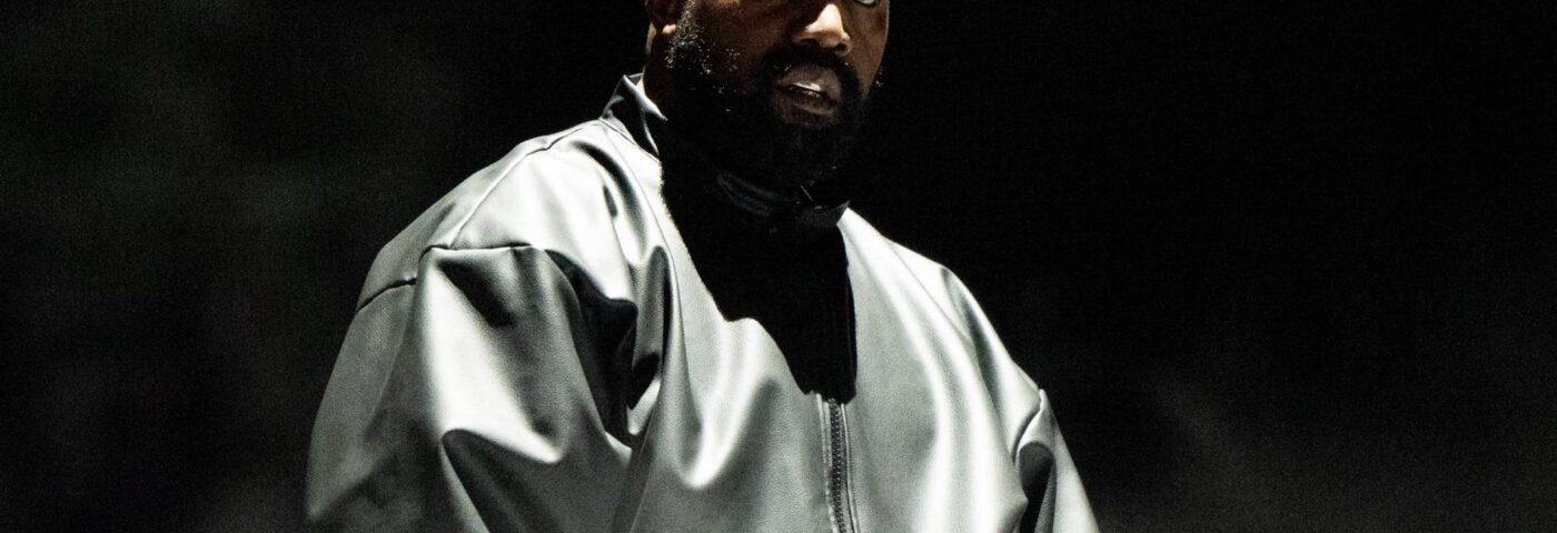 Kanye West annonce son nouvel album « Bully » et interprète la nouvelle chanson « La Belle et la Bête » lors d'un événement d'écoute en Chine